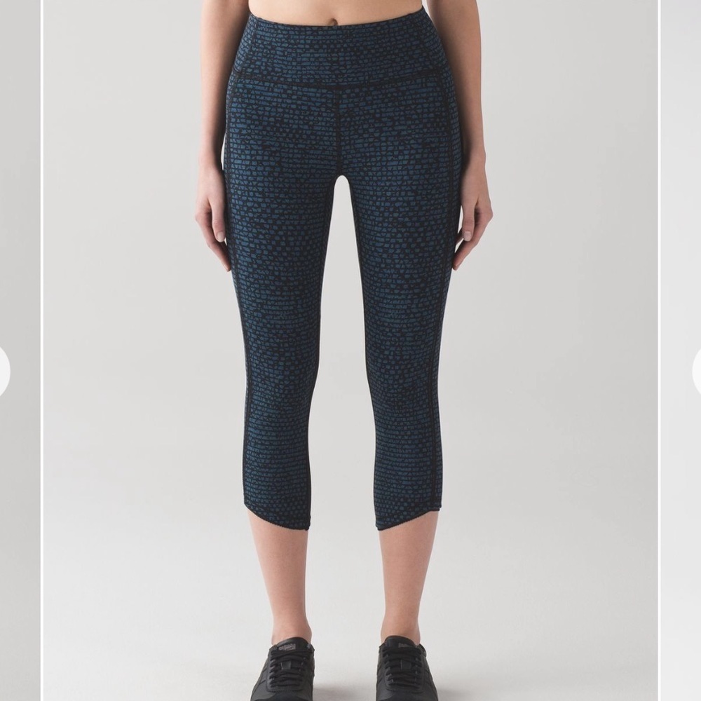 LULULEMON Deep Breath Crop Shatter Weave Teal 4